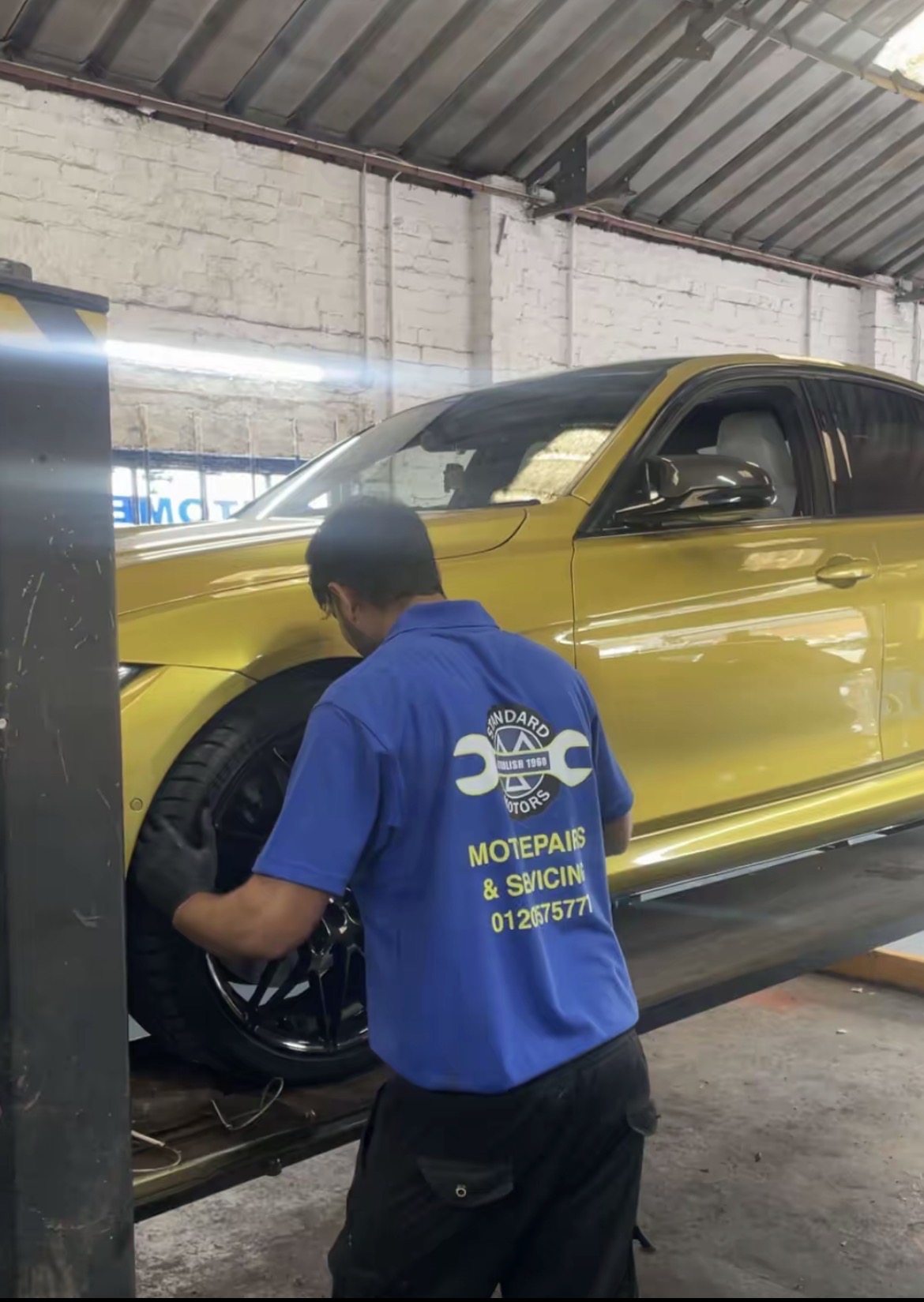 Hands-on MOT training taking place in the Standard Motors workshop